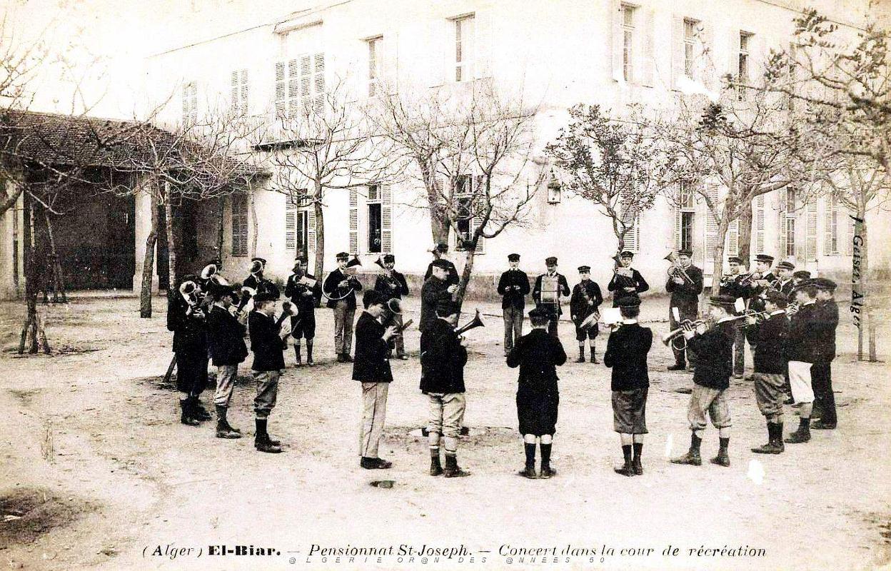 2075- Alger-El-Biar - Pensionnat Saint-Joseph - Concert cour recreation.jpg